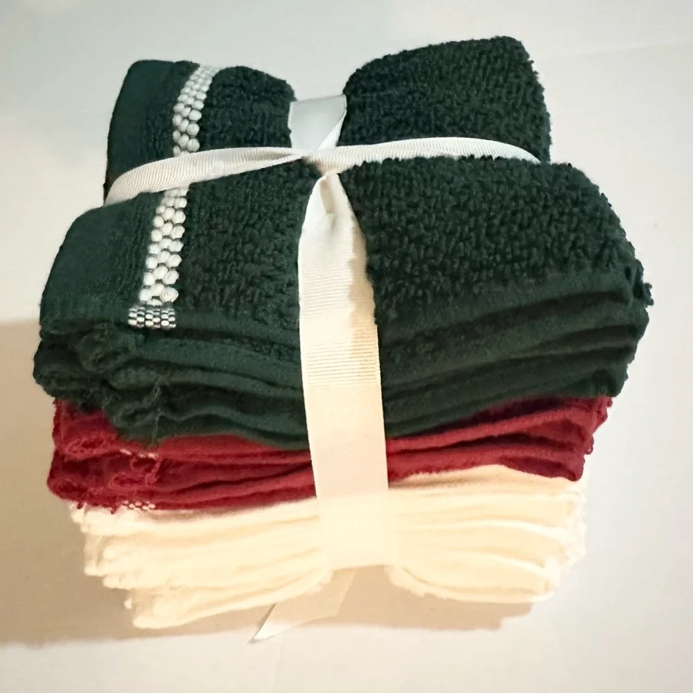 8pc TRULY LOU 100% Cotton Holiday Bath Wash Towel Set- White/Red/Green